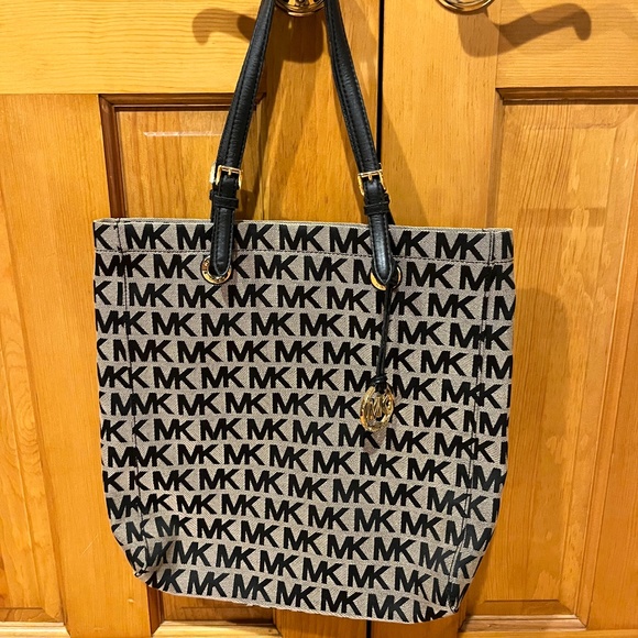 Michael Kors Handbags - Michael Kors Large Tote Bag